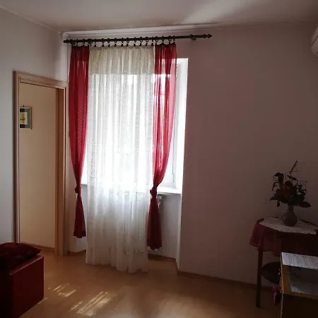 Center Apartment *